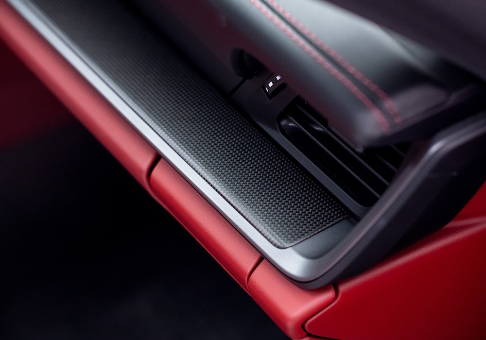 The carbon fiber door panel inserts bring lightweight functionality and a sophisticated design to the Porsche 911 992.2’s cabin