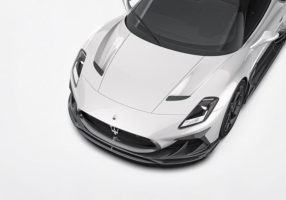 Side-by-side images showing an unmodified MC20 versus the Carbon Fiber Aero kit-equipped MC20, highlighting the impactful styling improvements