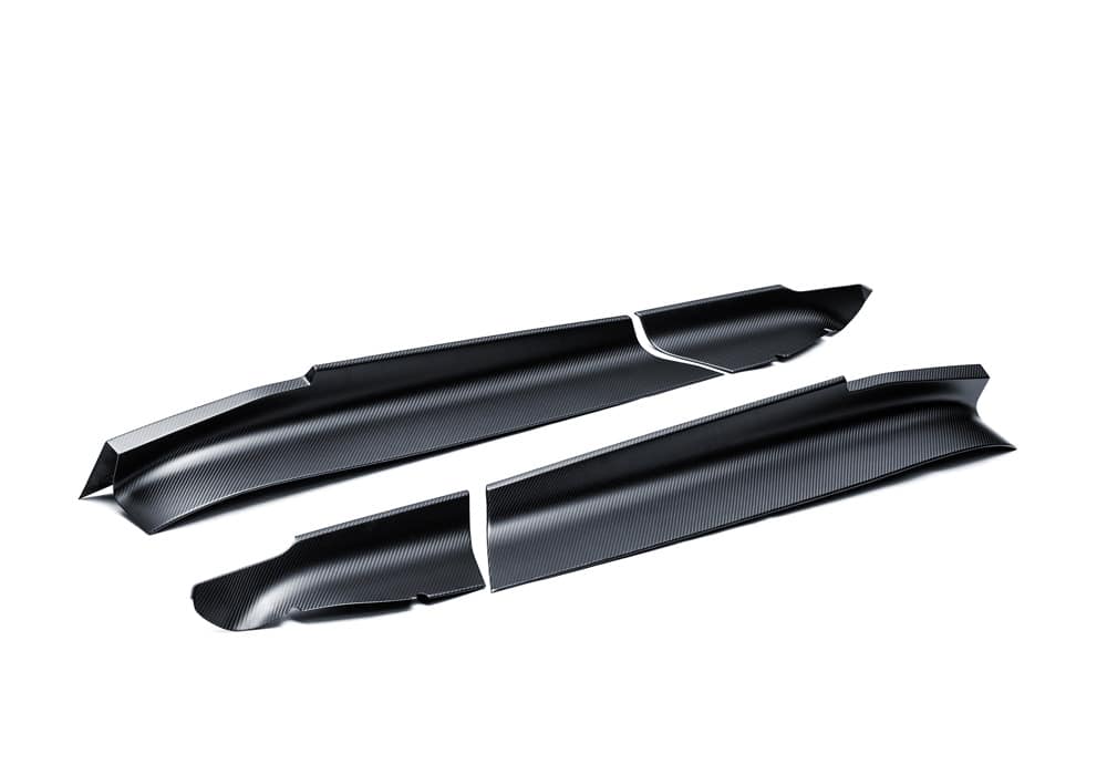 A sleek full-length side view of the Maserati MC20 showing the Carbon Fiber Side Skirts’ seamless integration across the car’s frame