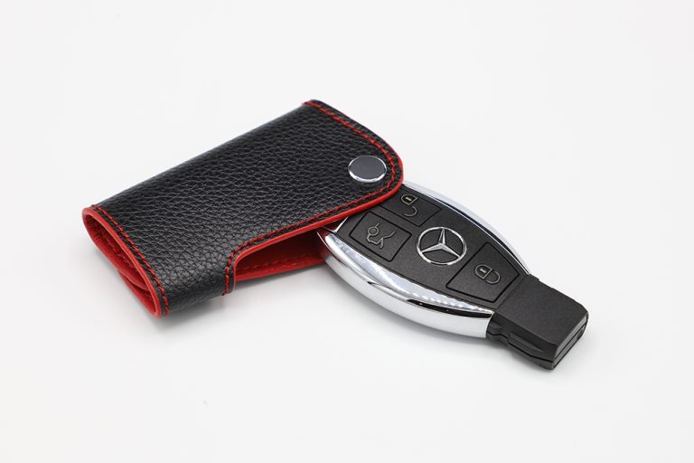 ซองกุญแจหนังดำขอบแดง Benz รุ่น AMG