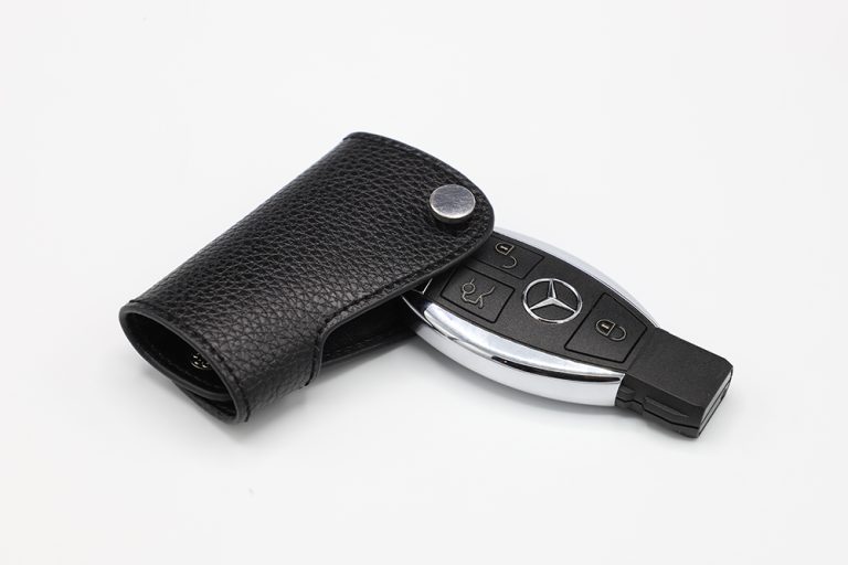 ซองกุญแจหนังดำขอบดำ Benz รุ่น AMG