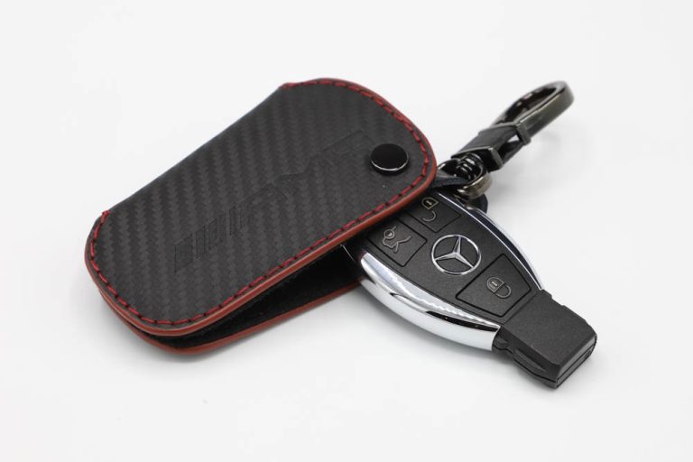ซองกุญแจหนังกำมะหยี่ Alcatara Benz รุ่น AMG สีคาร์บอนดำด้ายแดง