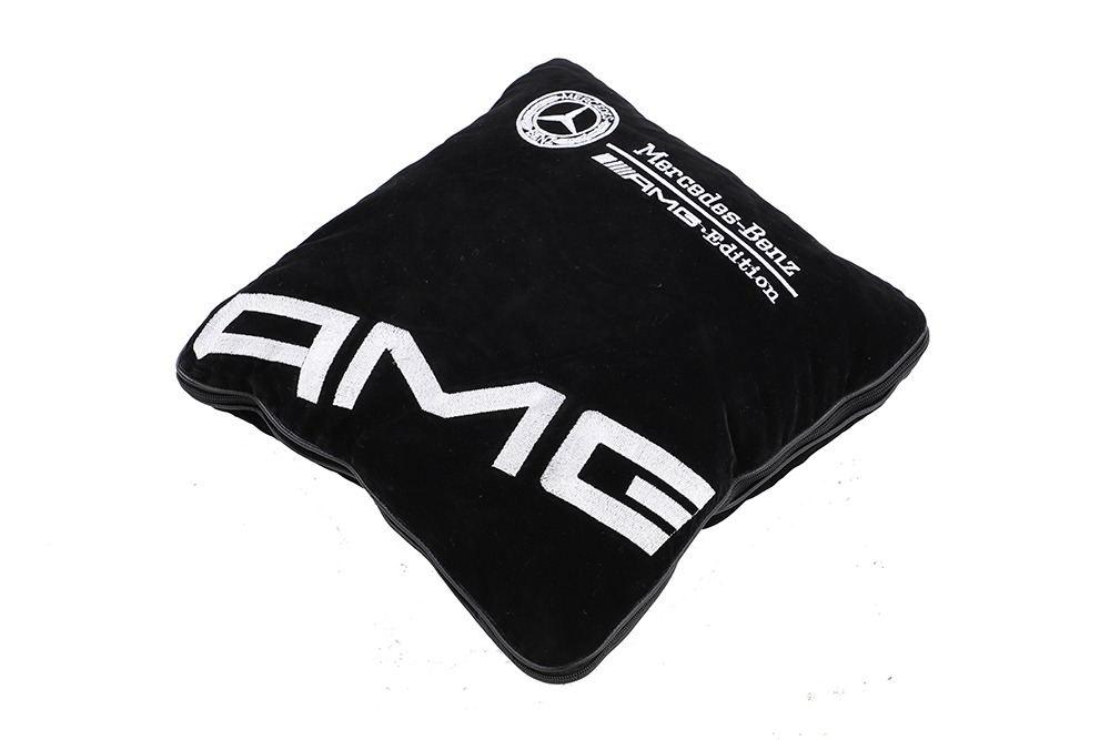 หมอนลาย AMG สีดำพร้อมผ้าห่ม (ยืนยันของในชุดและขนาด)