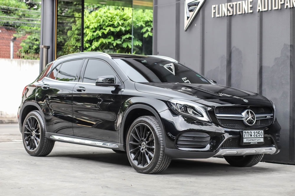 สเกิร์ตข้าง W156 GLA-Class Facelift ทรงเดิม สีโครเมี่ยม