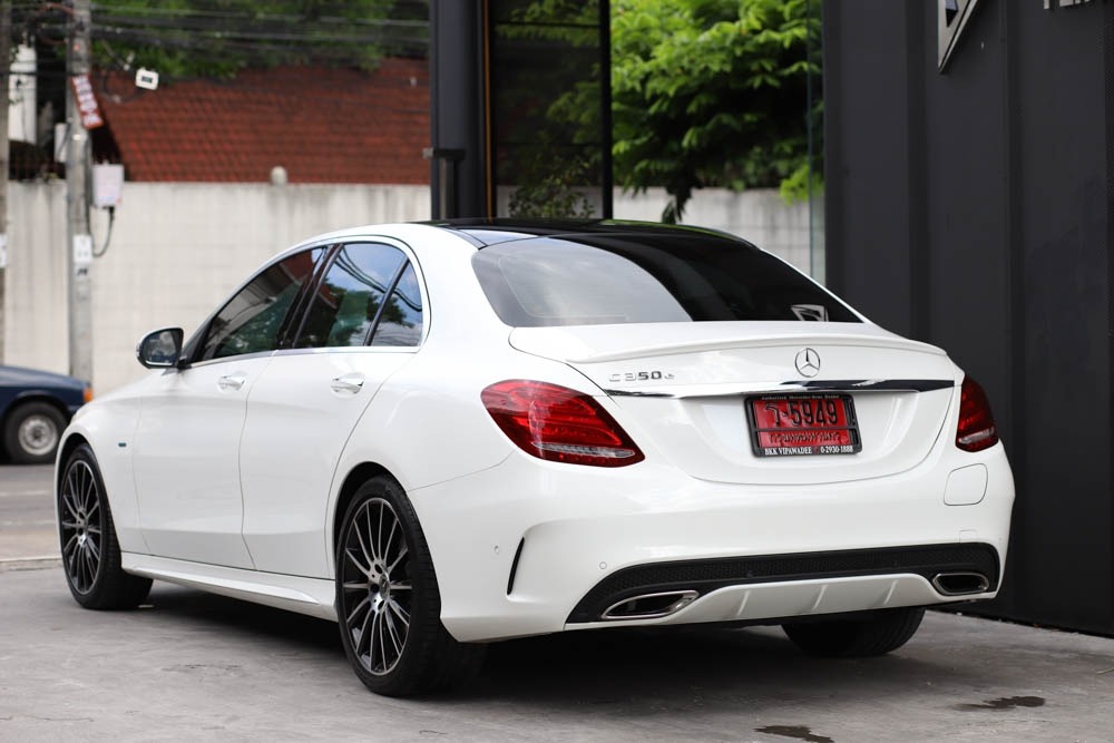 สปอยเลอร์ท้าย W205 ทรง Mercedes Sport สีขาว