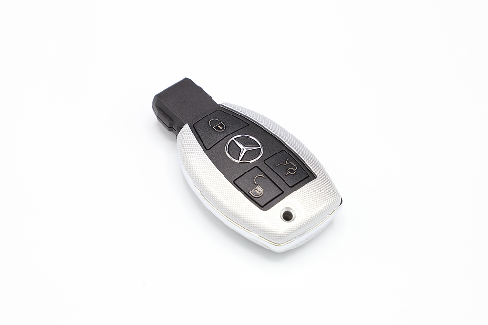 กรอบกุญแจพลาสติก Benz รุ่นเก่า สีเงิน