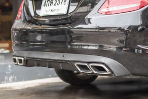 ดิฟฟิวเซอร์ W205 ทรง C63 AMG Style คาดดำเงา สำหรับกันชนไม่ AMG