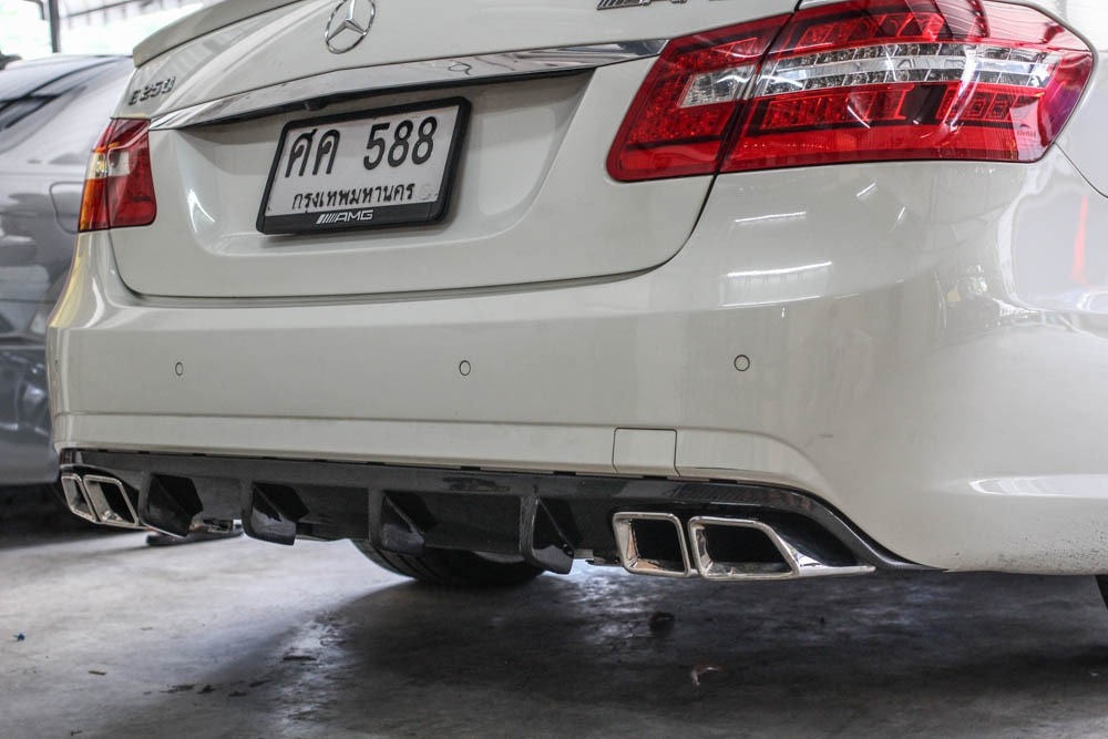 ดิฟฟิวเซอร์ Carbon Fiber W212 ทรง 4fins BOCADESIGN