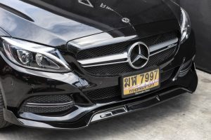 ลิ้นหน้า W205 C-Class สำหรับรุ่น AV ทรง BRABUS สีดำเงา