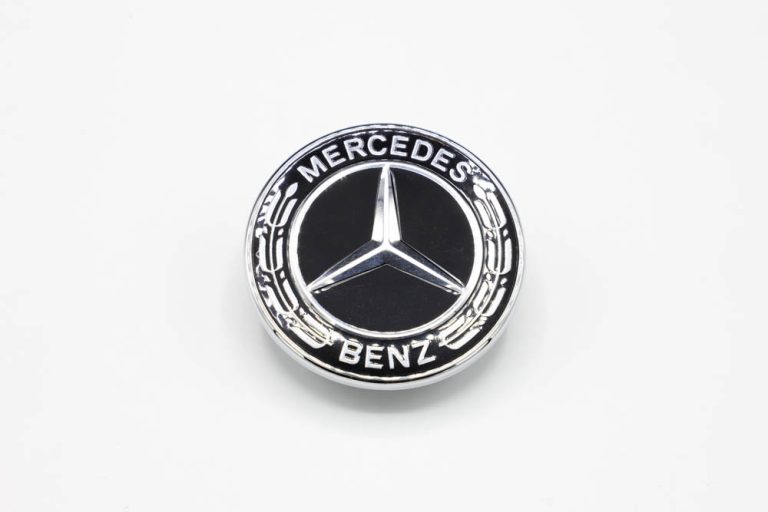 ดาวจมติดฝากระโปรงหน้า Benz