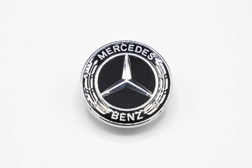ดาวจมติดฝากระโปรงหน้า Benz