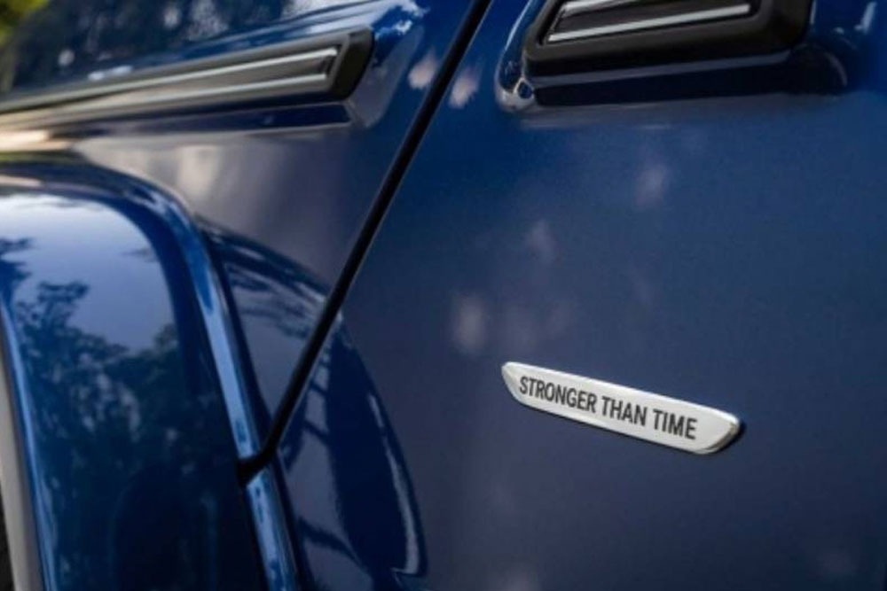 โลโก้ติดแก้มข้าง W463 G-Class ตรา Stronger than time