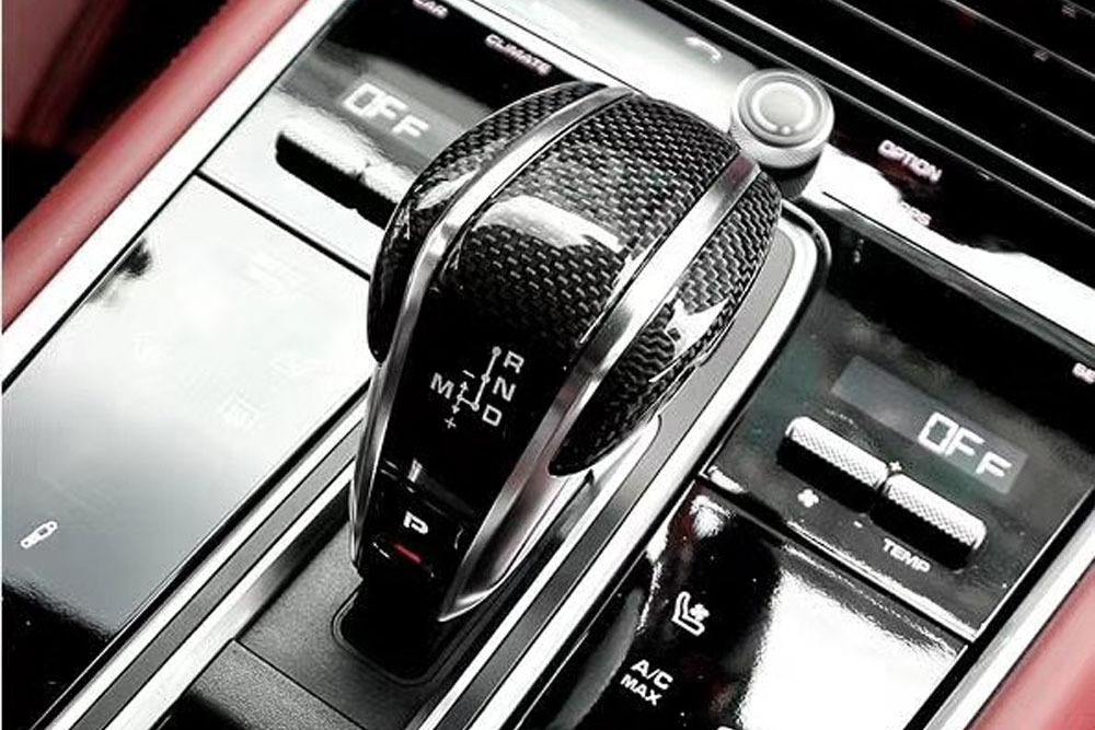 หัวเกียร์ Carbon Fiber Porsche  Cayenne ปี 2018-2021