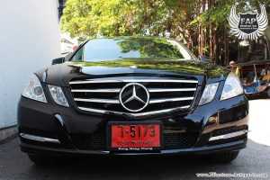 กระจังหน้า W212 ปี 2009-2013 ทรง Sport มีตะแกรง สีดำเงา