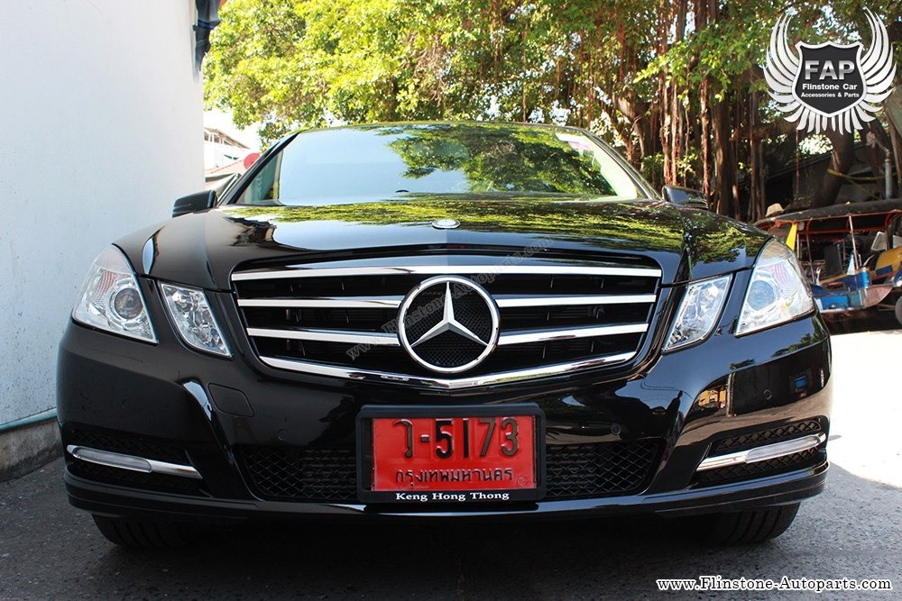 กระจังหน้า W212 ปี 2009-2013 ทรง Sport มีตะแกรง สีดำเงา