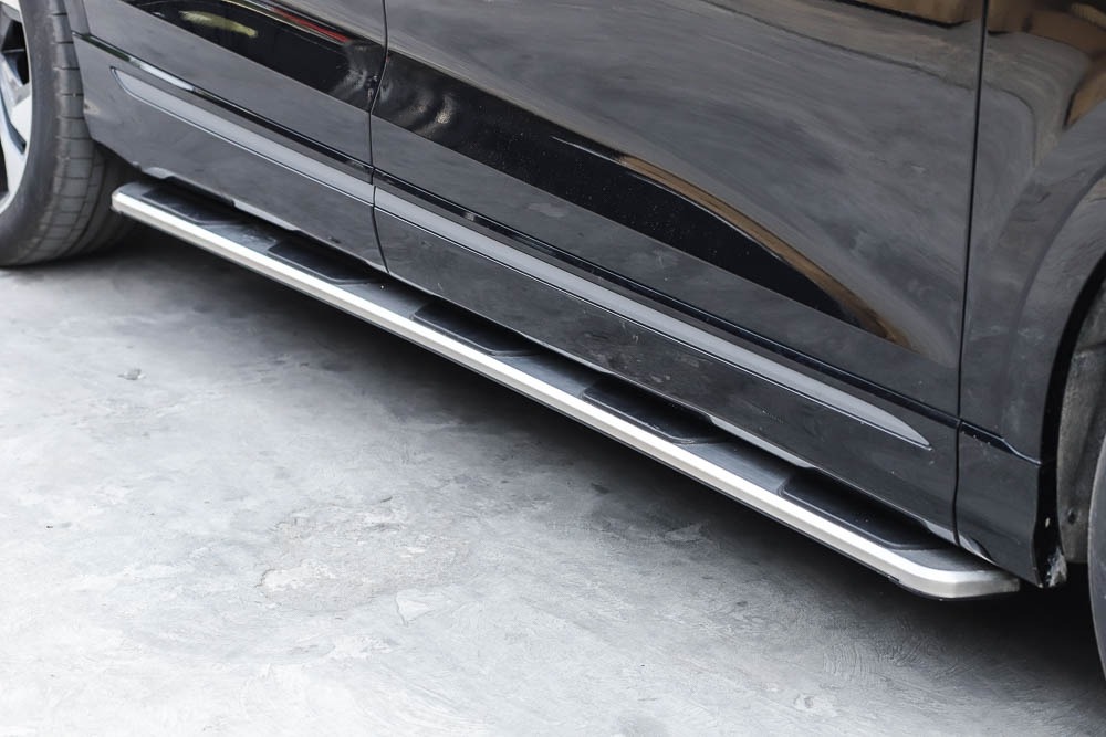 บันไดข้าง Audi Q8