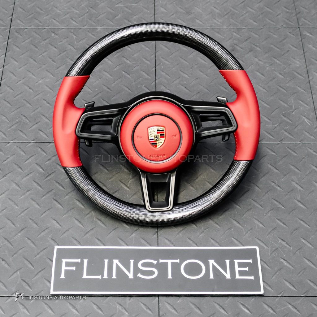 พวงมาลัย Carbon fiber พร้อม Airbag สำหรับ Porsche Cayenne 958 สีแดง