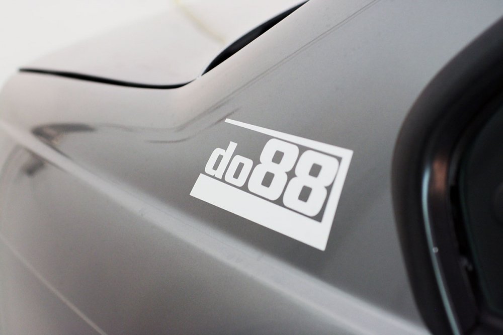 สติกเกอร์ do88 ขนาด 67 มม. (dekal_silver_180x67)