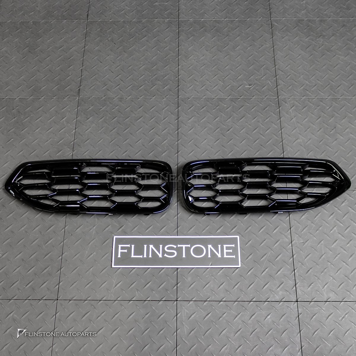 ชุดภายใน Carbon Fiber สำหรับ W464 G-Class สีแดง