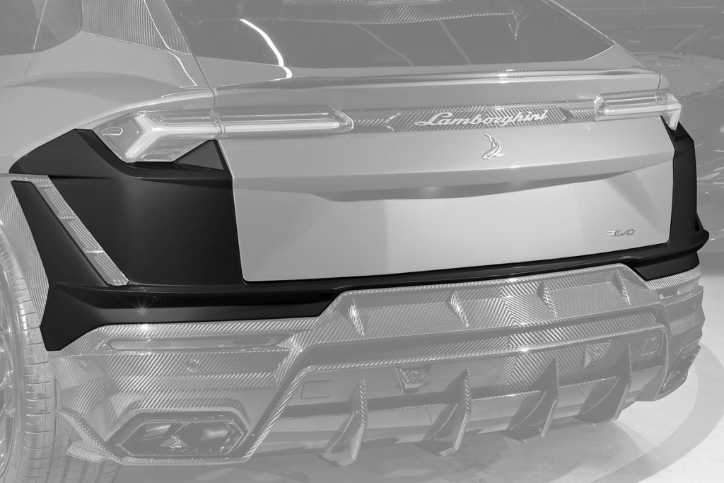 กันชนหลัง Carbon Fiber ส่วนบน Lamborghini Urus แบบพ่นสี ทรง TOPCAR R\’Evo Limited Edition 2.0
