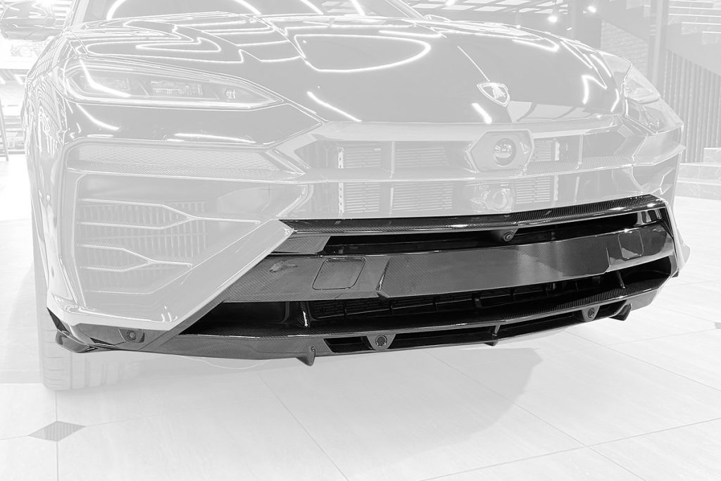 กันชนหน้า Carbon Fiber ส่วนล่าง Lamborghini Urus SE ทรง TOPCAR Light Pack