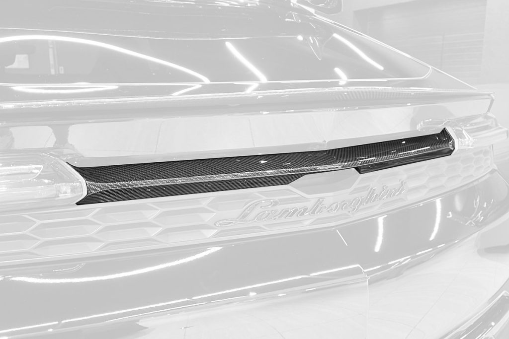 แผ่นคาดตัวถัง Carbon Fiber Lamborghini Urus SE ทรง TOPCAR Light Pack