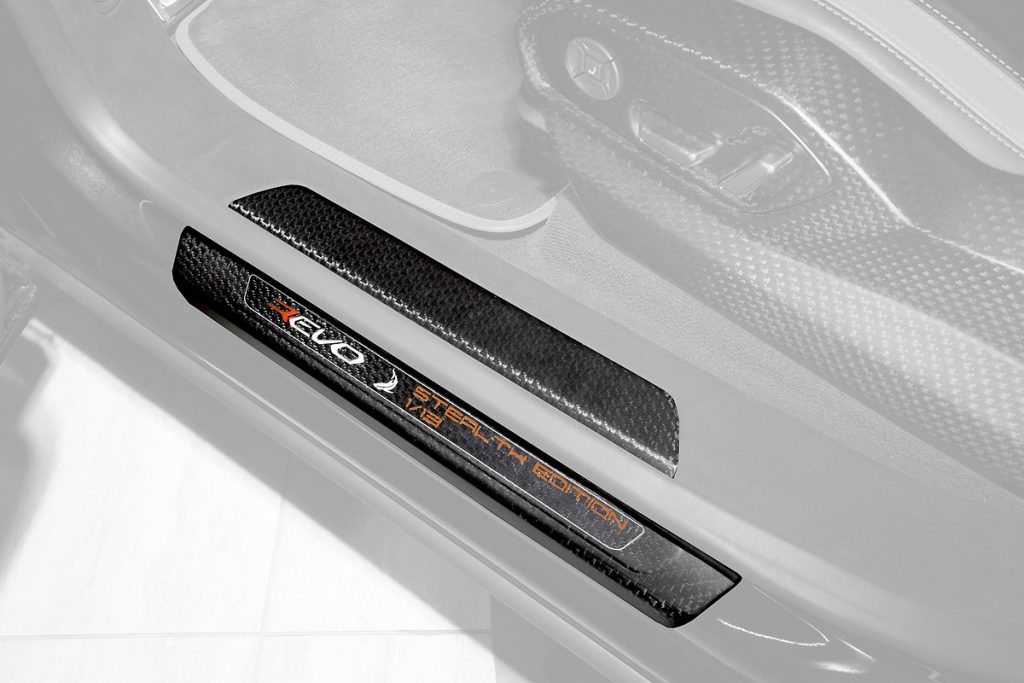 กาบบันได Carbon Fiber คาร์บอน Stealth Lamborghini Urus SE ทรง TOPCAR R\’Evo Stealth Edition