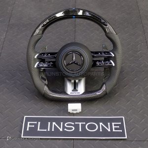 พวงมาลัย Carbon fiber พร้อม Airbag พร้อม Display Shift LED สำหรับ W117 CLA-Class หนังดำ ด้ายฟ้า ก้านสีดำเงา-โครเมี่ยม