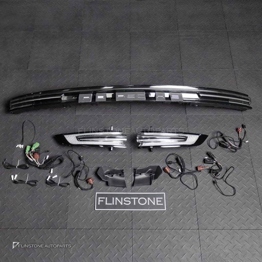 ชุดไฟท้าย สีขาว สำหรับ Porsche Cayenne 958.1 เป็น Cayenne 9Y0.2
