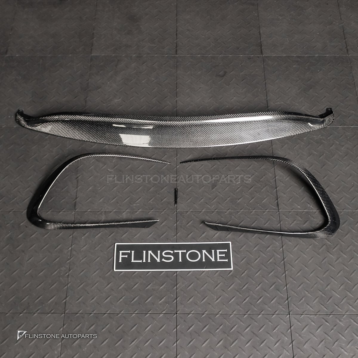 ช่องลมหน้า Carbon Fiber USUS AUTOCLAVE สำหรับ C190 AMG GT R