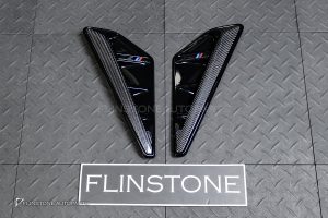 ช่องลมแก้มข้าง Carbon Fiber สำหรับ BMW X5 G05 โลโก้ดำ