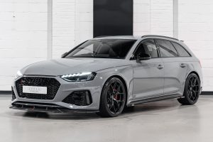 ชุดแต่งรอบคัน Carbon Fiber สำหรับ Audi RS4 ทรง URBAN