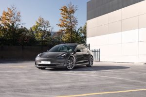 ลิ้นหน้า Carbon Fiber สำหรับ Tesla Model 3 ทรง URBAN