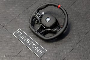 พวงมาลัย Carbon fiber พร้อม Airbag สำหรับ BMW Z4 G29 หนังดำ ด้ายฟ้า-แดง กรอบ Carbon ทริม แดง