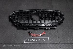 กระจังหน้า LED สำหรับ W214 E-Class ทรง GT สีดำเงา-โครเมี่ยม มีกล้อง แท้