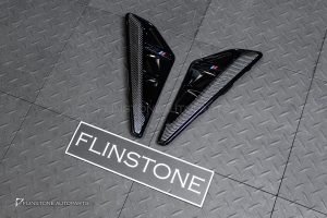 ช่องลมแก้มข้าง Carbon Fiber สำหรับ BMW X5 G05 โลโก้ดำ