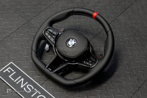 พวงมาลัย Carbon fiber พร้อม Airbag สำหรับ BMW Z4 G29 หนังดำ ด้ายฟ้า-แดง กรอบ Carbon ทริม แดง