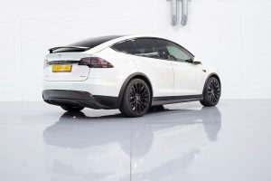 สปอยเลอร์ท้าย Carbon Fiber สำหรับ Tesla Model X ทรง URBAN
