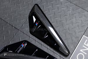 ช่องลมแก้มข้าง Carbon Fiber สำหรับ BMW X5 G05 โลโก้ดำ