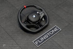 พวงมาลัย Carbon fiber พร้อม Airbag สำหรับ BMW Z4 G29 หนังดำ ด้ายฟ้า-แดง กรอบ Carbon ทริม แดง