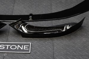 ลิ้นหน้า BMW F20 Series 1 LCI ทรง M Performance สีดำเงา