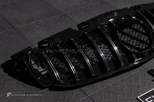 กระจังหน้า สำหรับ R172 SLC-Class ทรง GT ตาข่าย ไม่มีกล้องหน้า สีดำ-โครเมี่ยม โลโก้ AMG สีแดง