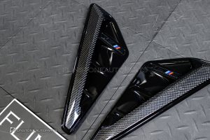 ช่องลมแก้มข้าง Carbon Fiber สำหรับ BMW X5 G05 โลโก้ดำ