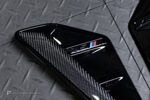 ช่องลมแก้มข้าง Carbon Fiber สำหรับ BMW X5 G05 โลโก้ดำ