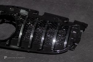 กระจังหน้า สำหรับ R172 SLC-Class ทรง GT ตาข่าย ไม่มีกล้องหน้า สีดำ-โครเมี่ยม โลโก้ AMG สีแดง