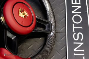 พวงมาลัย Carbon fiber พร้อม Airbag สำหรับ Porsche Cayenne 958 สีแดง
