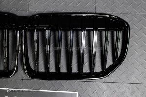 กระจังหน้า BMW G11G12 Series 7 LCI เส้นเดี่ยว สีดำเงา