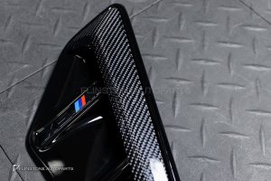 ช่องลมแก้มข้าง Carbon Fiber สำหรับ BMW X5 G05 โลโก้ดำ