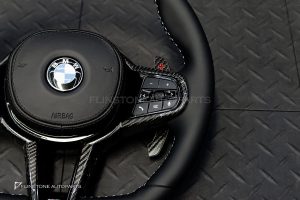 พวงมาลัย Carbon fiber พร้อม Airbag สำหรับ BMW Z4 G29 หนังดำ ด้ายฟ้า-แดง กรอบ Carbon ทริม แดง