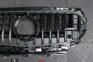 กระจังหน้า LED สำหรับ W214 E-Class ทรง GT สีดำเงา-โครเมี่ยม มีกล้อง แท้